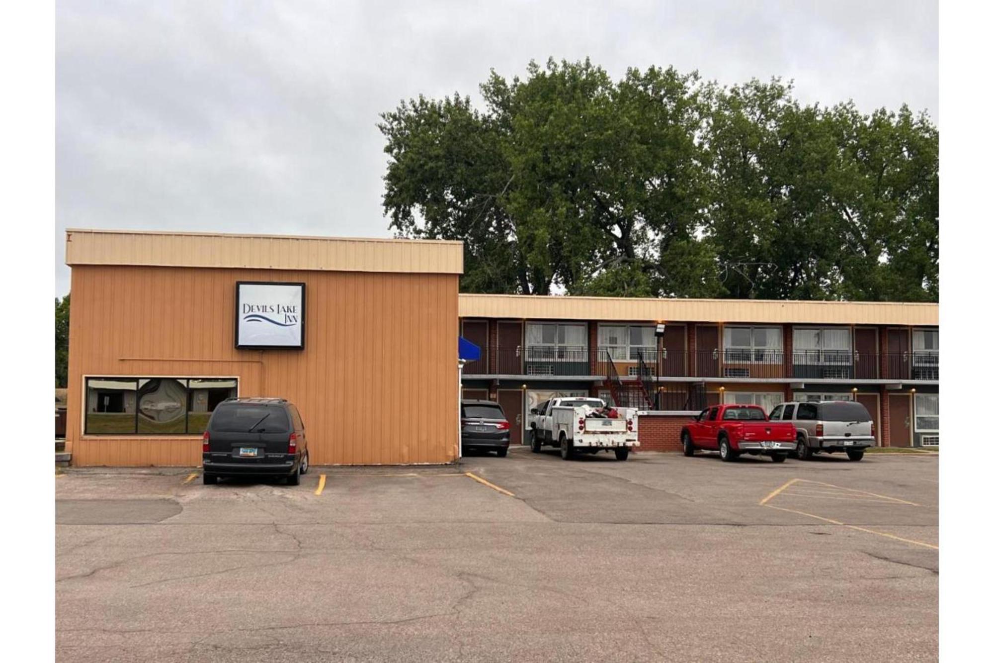 Devils Lake Inn By Oyo Near Devils Lake Regional Airport Buitenkant foto