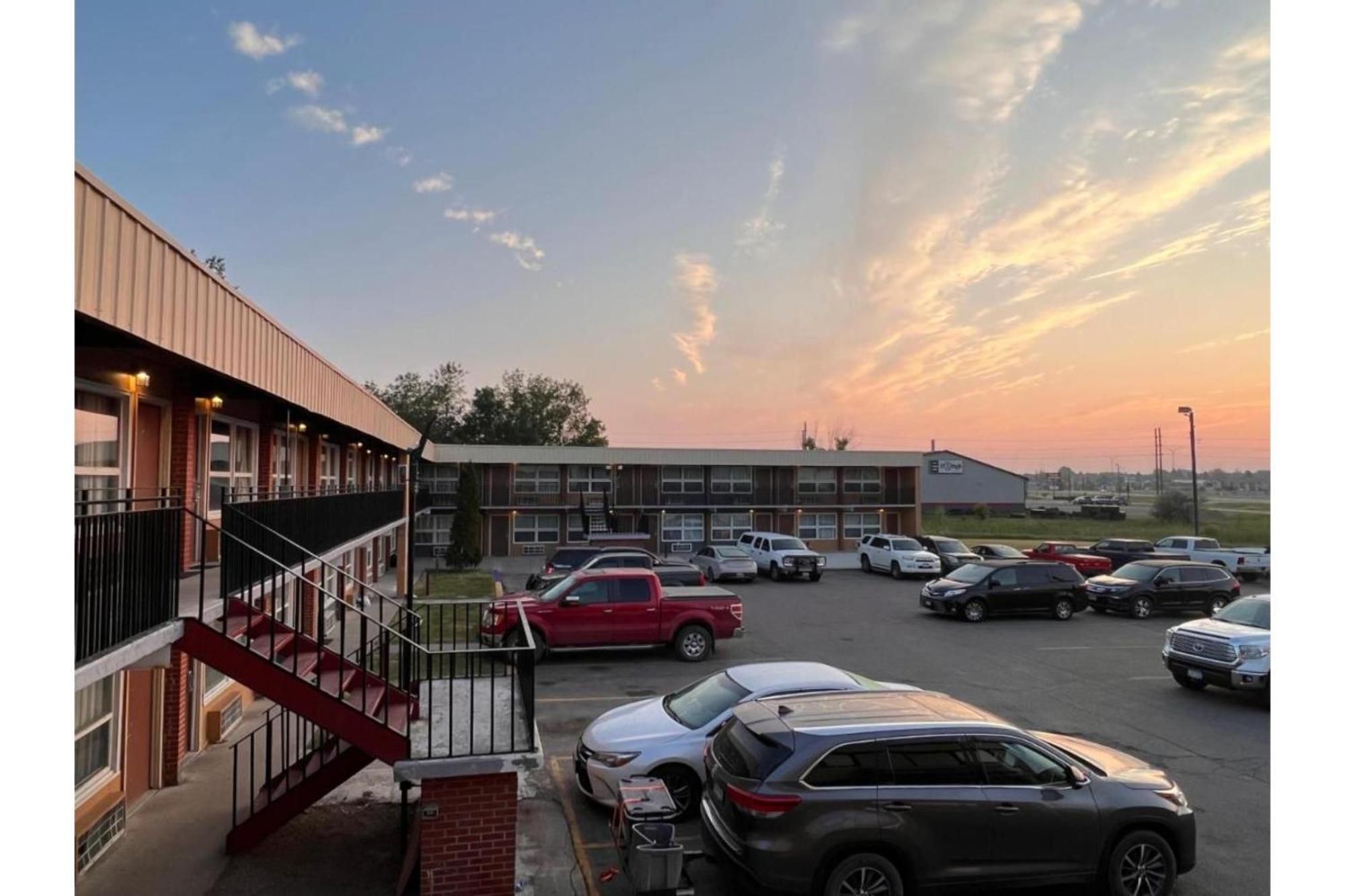 Devils Lake Inn By Oyo Near Devils Lake Regional Airport Buitenkant foto