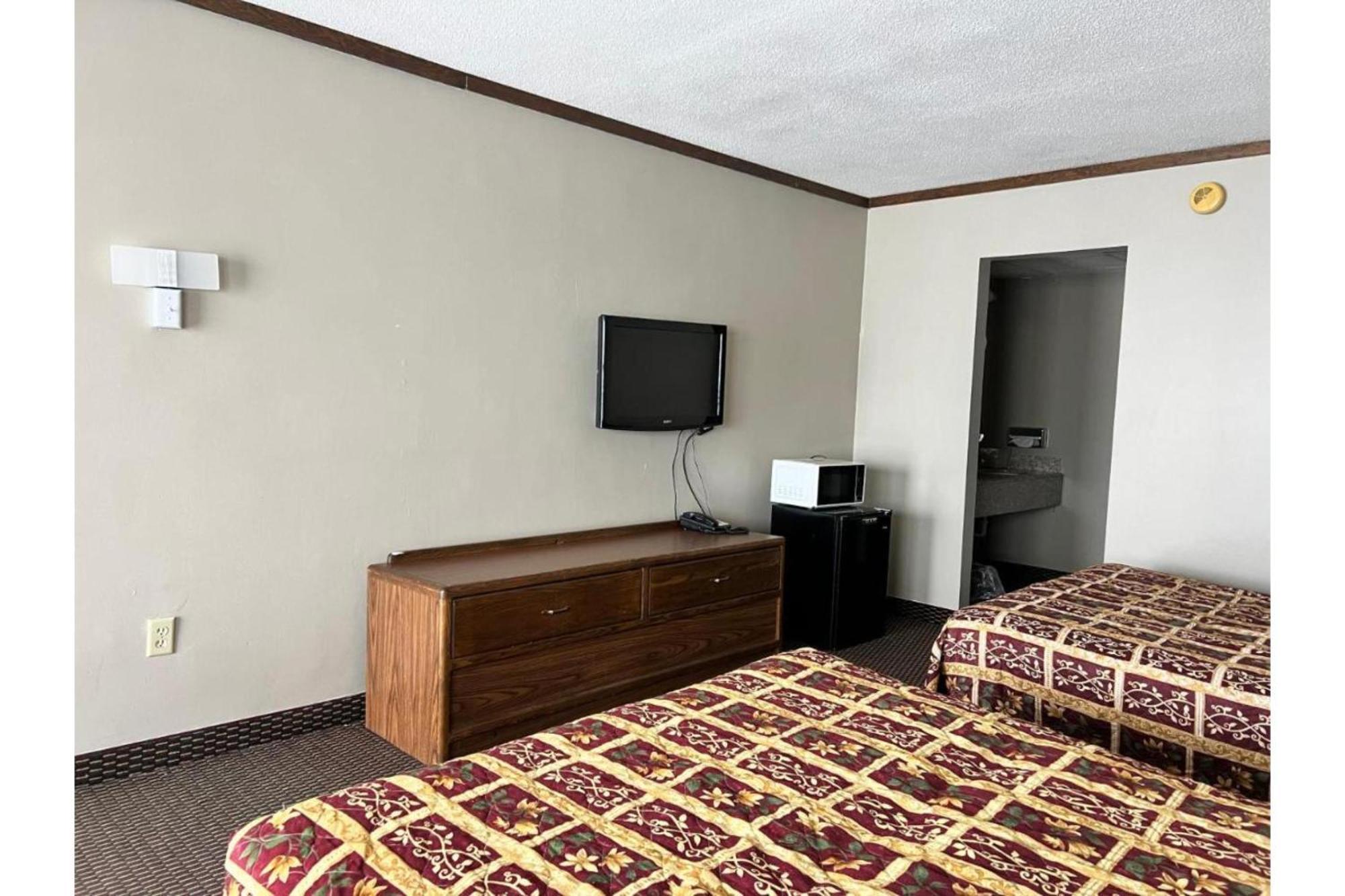Devils Lake Inn By Oyo Near Devils Lake Regional Airport Buitenkant foto